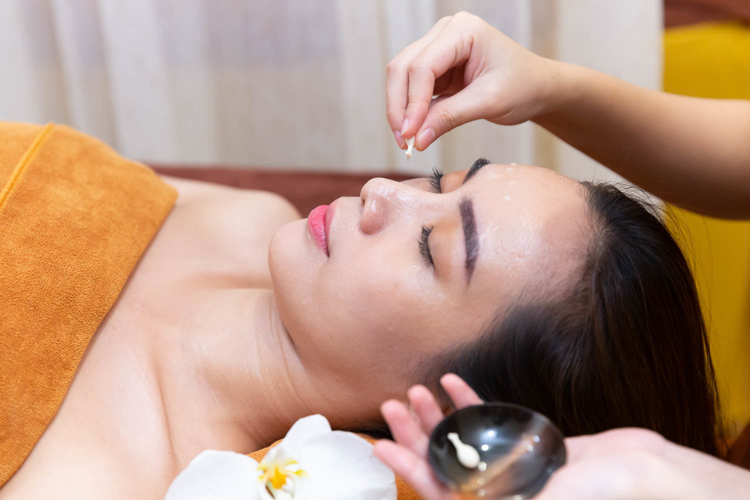 Chăm Sóc Da Mặt Chuyên Sâu Bằng Huyết Yến Tơ tằm - Himalaya Spa